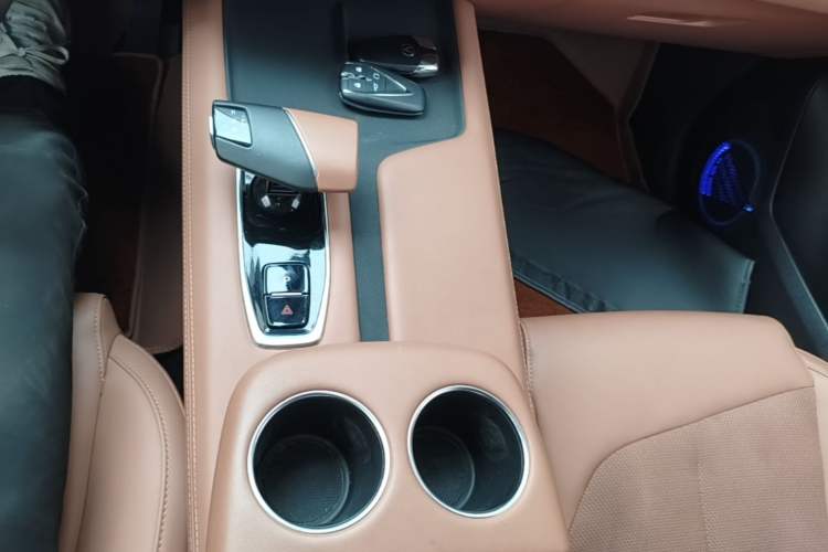 Used CHANGAN UNI-Z 2025 1.5T Luxury Version Gear Lever