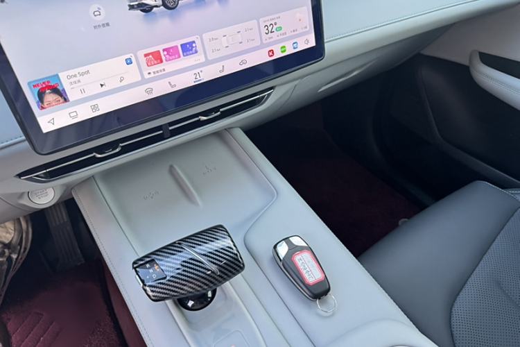 Used CHANGAN UNI-Z 2025 1.5T Premium Edition Gear Lever