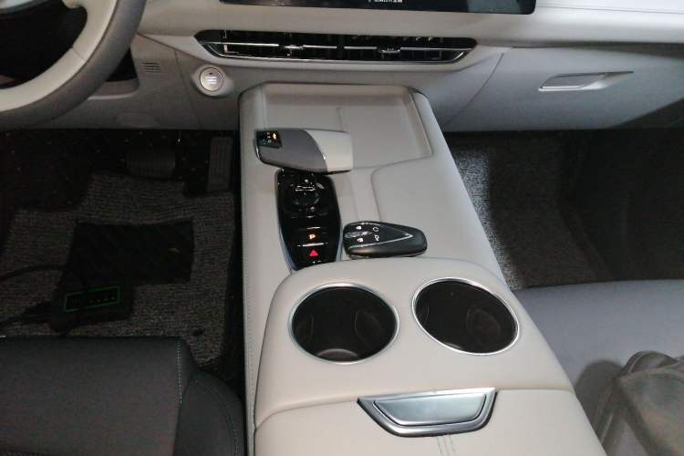 Used CHANGAN UNI-Z 2025 1.5T Luxury Version Gear Lever