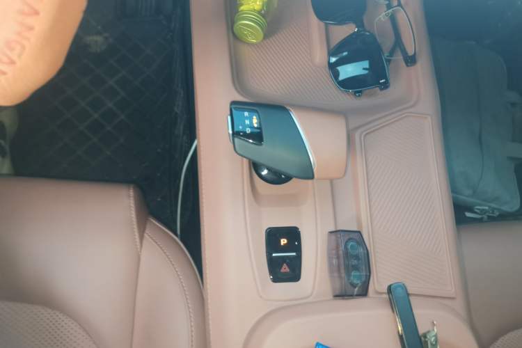 Used CHANGAN UNI-Z 2025 1.5T Premium Edition Gear Lever