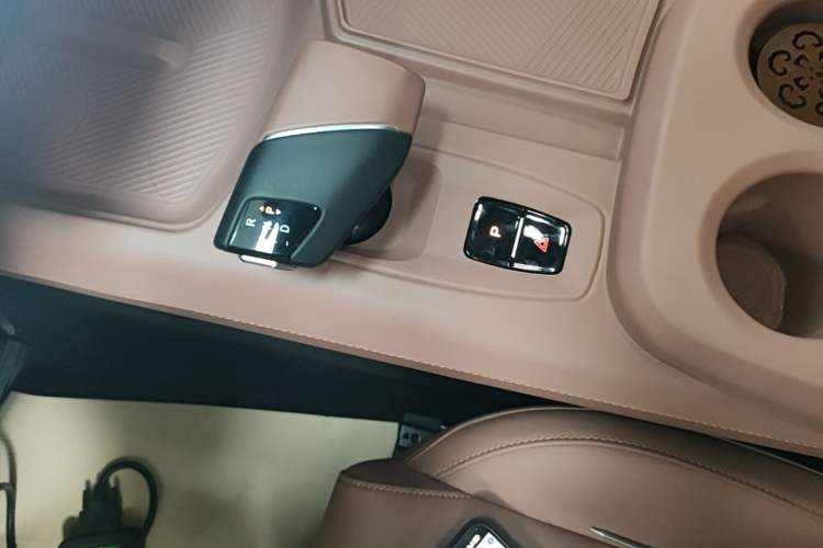 Used CHANGAN UNI-Z 2025 1.5T Premium Edition Gear Lever