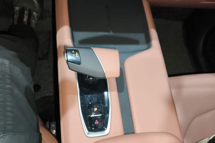 Used CHANGAN UNI-Z 2025 1.5T Premium Edition Gear Lever