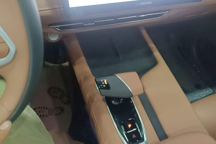 Used CHANGAN UNI-Z 2025 1.5T Premium Edition Gear Lever