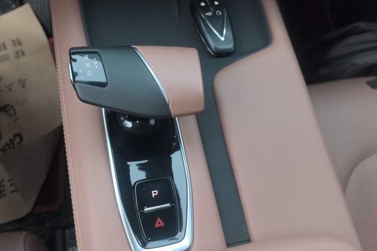 Used CHANGAN UNI-Z 2025 1.5T Premium Edition Gear Lever
