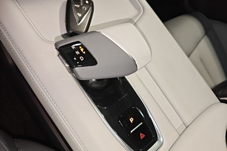 Used CHANGAN UNI-Z 2025 1.5T Premium Edition Gear Lever