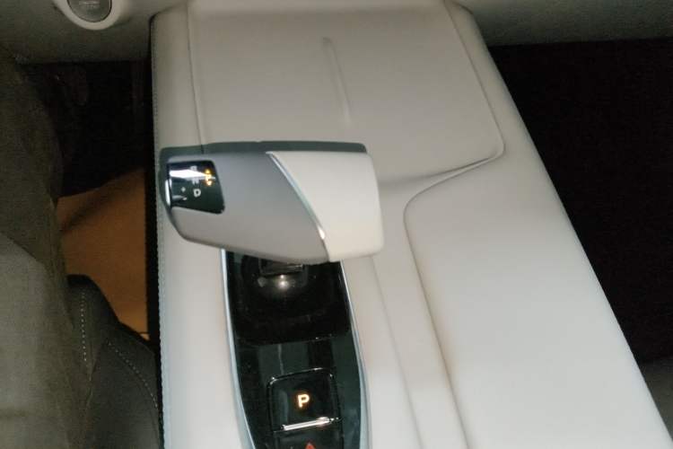 Used CHANGAN UNI-Z 2025 1.5T Premium Edition Gear Lever