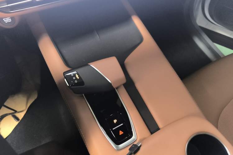 Used CHANGAN UNI-Z 2025 1.5T Premium Edition Gear Lever