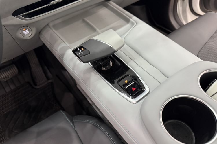 Used CHANGAN UNI-Z 2025 1.5T Luxury Version Gear Lever