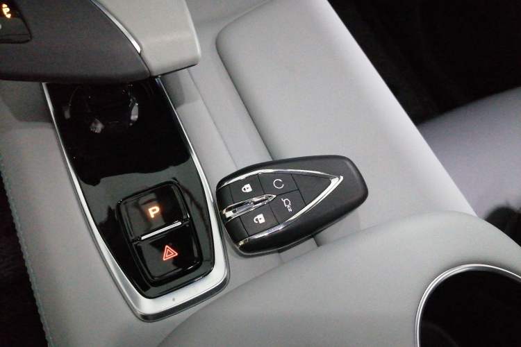 Used CHANGAN UNI-Z 2025 1.5T Luxury Version Interior 1