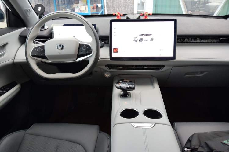Used CHANGAN UNI-Z 2025 1.5T Premium Edition Interior 2