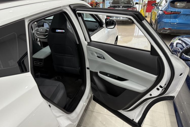Used CHANGAN UNI-Z 2025 1.5T Luxury Version Interior 2