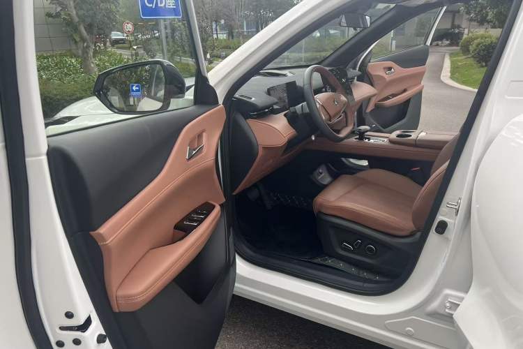 Used CHANGAN UNI-Z 2025 1.5T Premium Edition Interior 3