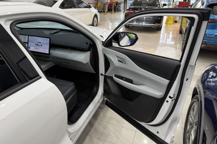 Used CHANGAN UNI-Z 2025 1.5T Luxury Version Interior 7