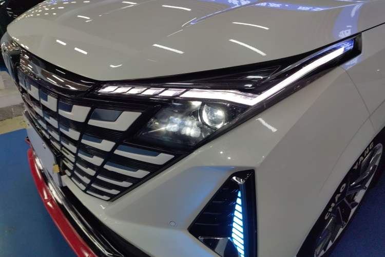Used CHANGAN UNI-Z 2025 1.5T Premium Edition Left Front Headlight