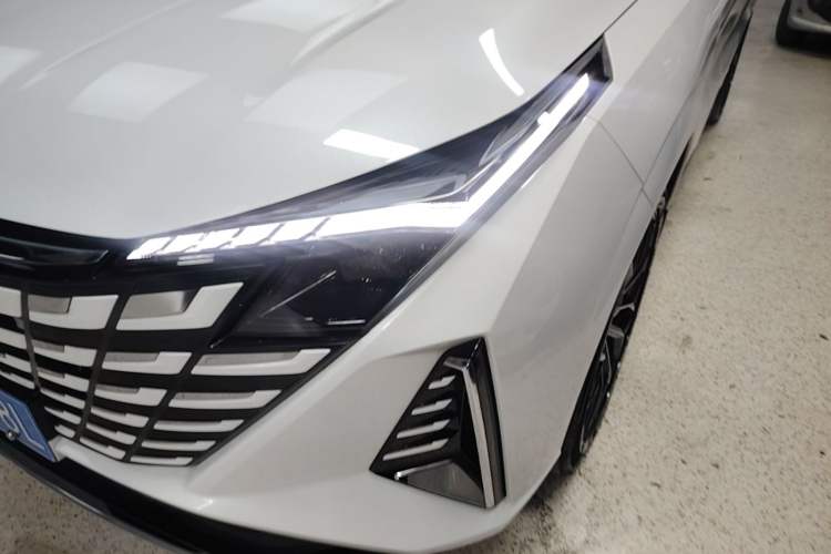Used CHANGAN UNI-Z 2025 1.5T Luxury Version Left Front Headlight