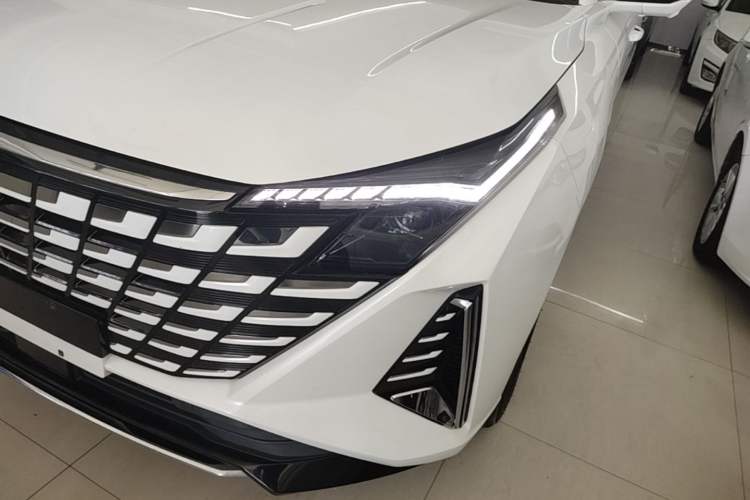Used CHANGAN UNI-Z 2025 1.5T Luxury Version Left Front Headlight
