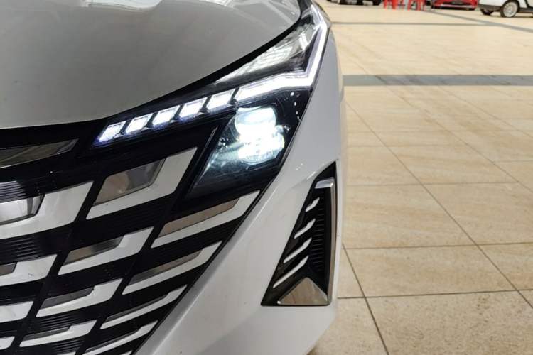 Used CHANGAN UNI-Z 2025 1.5T Luxury Version Left Front Headlight