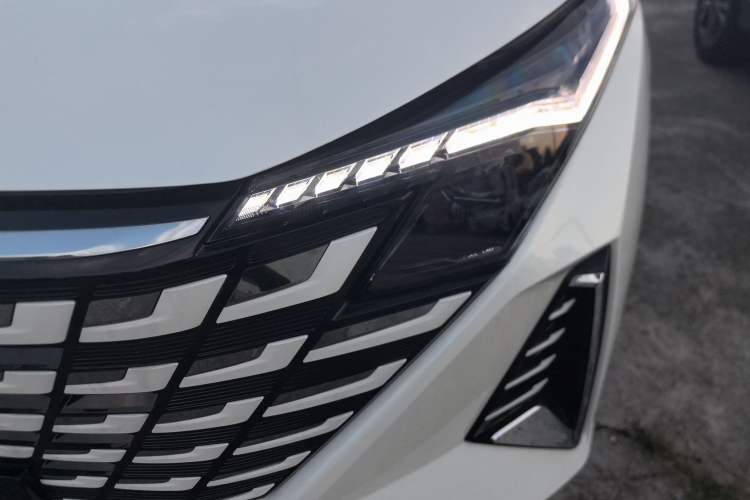 Used CHANGAN UNI-Z 2025 1.5T Luxury Version Left Front Headlight