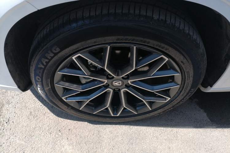 Used CHANGAN UNI-Z 2025 1.5T Luxury Version Left Front Wheel Hub