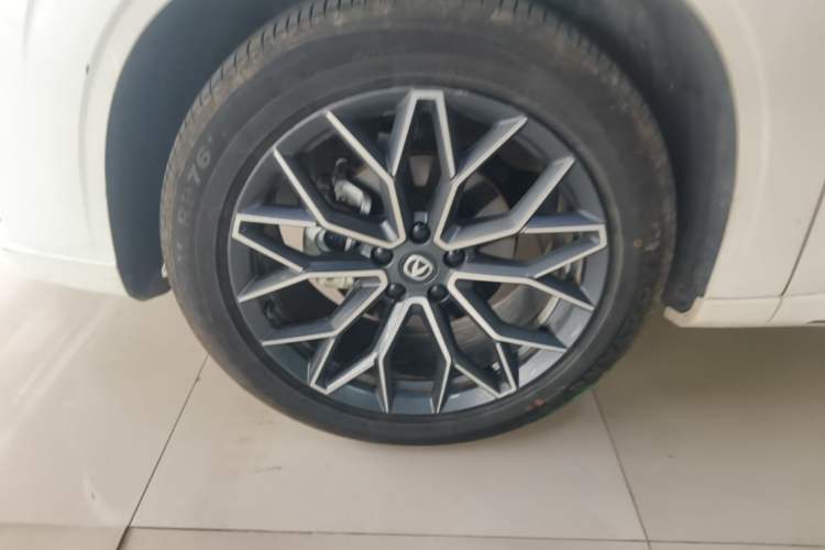Used CHANGAN UNI-Z 2025 1.5T Premium Edition Left Front Wheel Hub