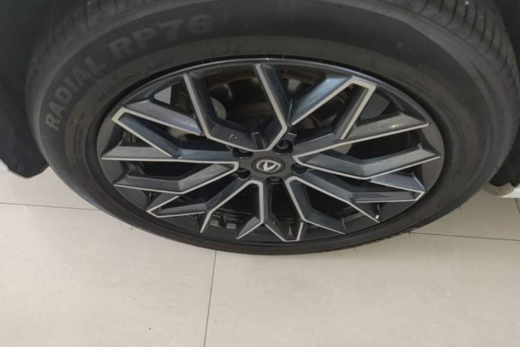 Used CHANGAN UNI-Z 2025 1.5T Luxury Version Left Front Wheel Hub