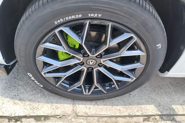 Used CHANGAN UNI-Z 2025 1.5T Premium Edition Left Front Wheel Hub