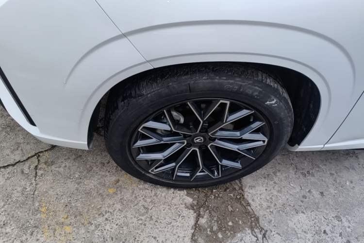Used CHANGAN UNI-Z 2025 1.5T Luxury Version Left Front Wheel Hub