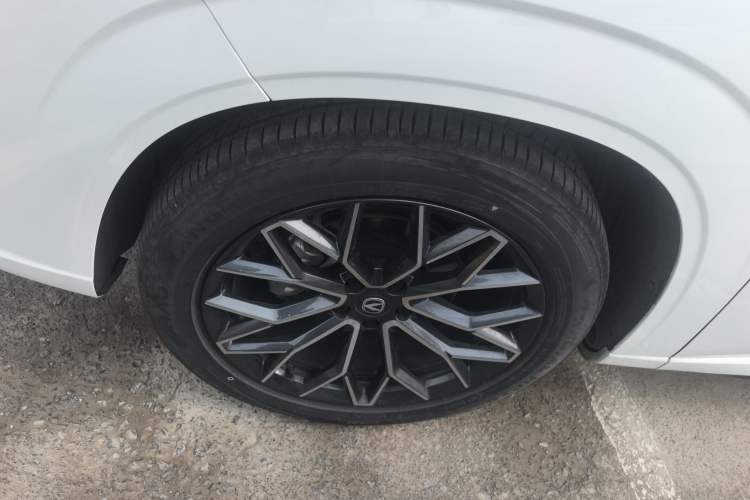 Used CHANGAN UNI-Z 2025 1.5T Premium Edition Left Front Wheel Hub