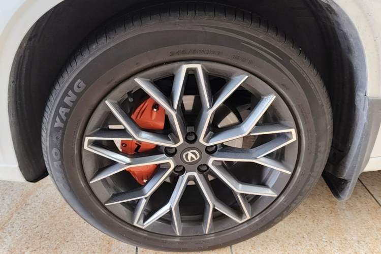 Used CHANGAN UNI-Z 2025 1.5T Luxury Version Left Front Wheel Hub