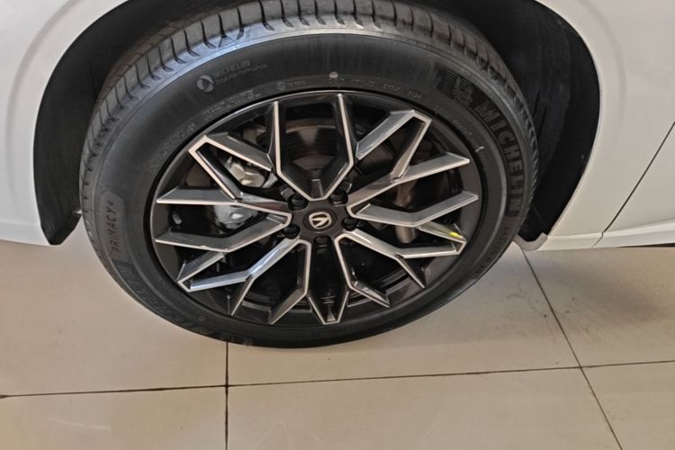Used CHANGAN UNI-Z 2025 1.5T Premium Edition Left Front Wheel Hub
