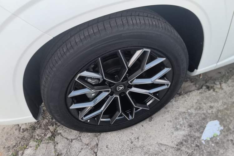 Used CHANGAN UNI-Z 2025 1.5T Luxury Version Left Front Wheel Hub