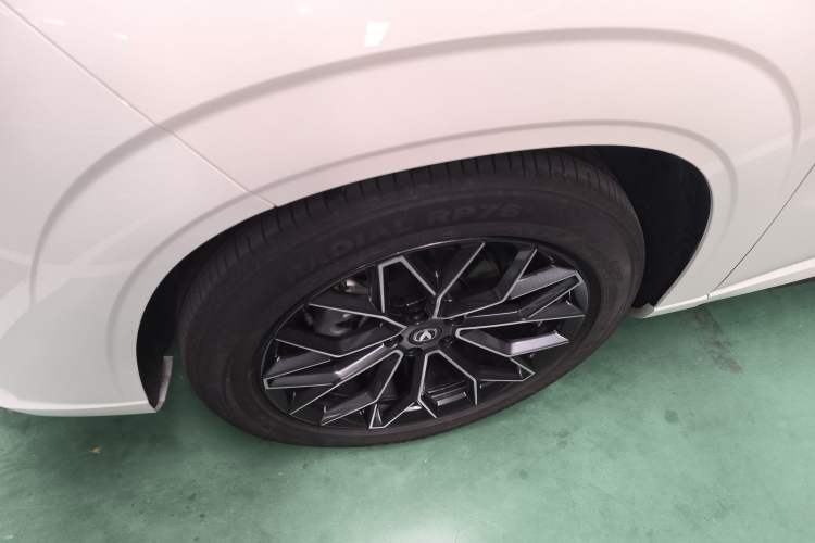 Used CHANGAN UNI-Z 2025 1.5T Premium Edition Left Front Wheel Hub