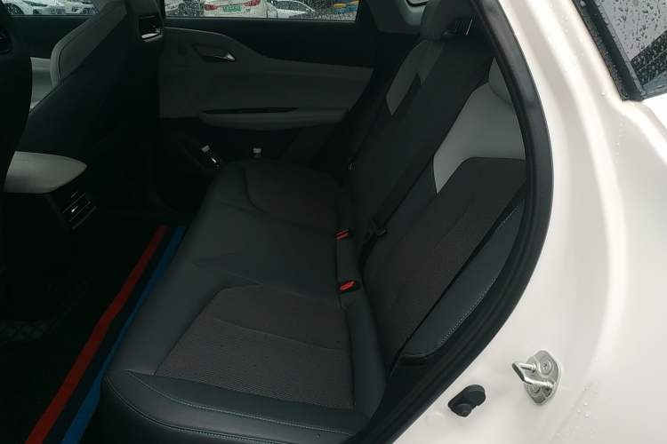 Used CHANGAN UNI-Z 2025 1.5T Luxury Version Left Rear Seat