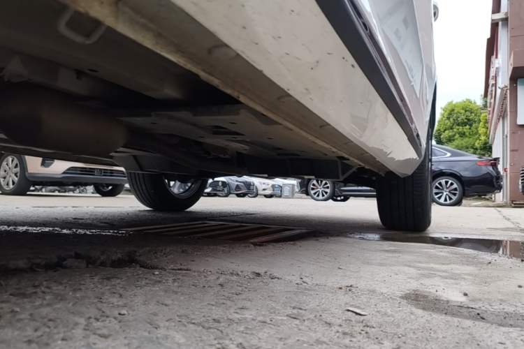 Used CHANGAN UNI-Z 2025 1.5T Luxury Version Left Side Sill