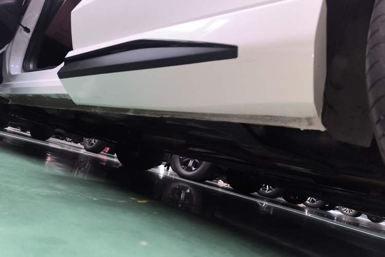 Used CHANGAN UNI-Z 2025 1.5T Premium Edition Left Side Sill