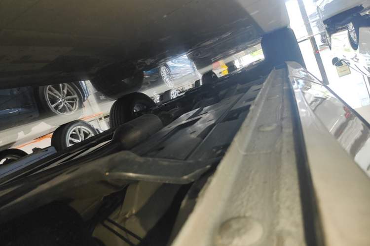 Used CHANGAN UNI-Z 2025 1.5T Luxury Version Left Side Sill