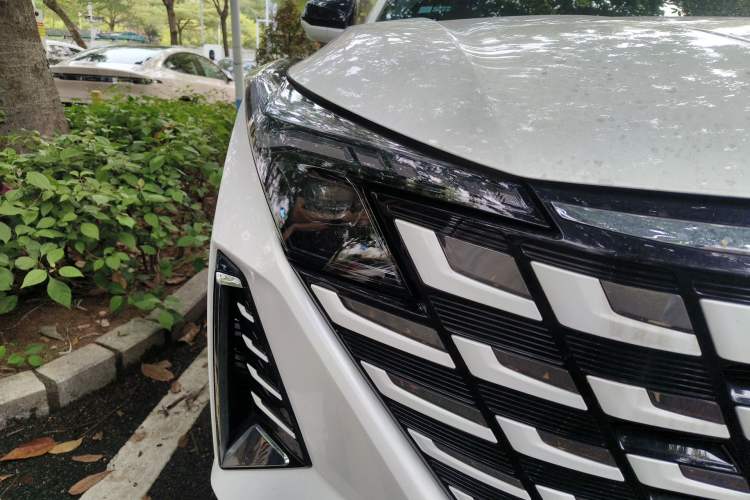 Used CHANGAN UNI-Z 2025 1.5T Luxury Version Right Front Headlight