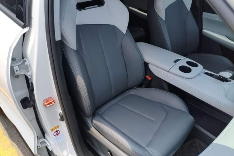 Used CHANGAN UNI-Z 2025 1.5T Premium Edition Right Front Seat