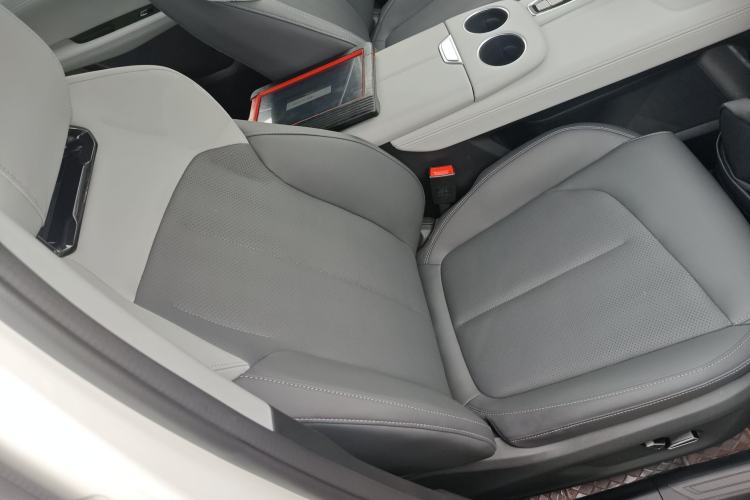 Used CHANGAN UNI-Z 2025 1.5T Premium Edition Right Front Seat