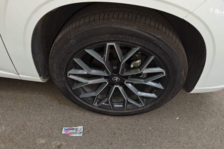 Used CHANGAN UNI-Z 2025 1.5T Luxury Version Right Front Wheel Hub