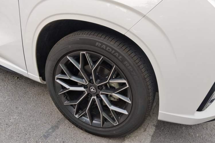 Used CHANGAN UNI-Z 2025 1.5T Premium Edition Right Front Wheel Hub