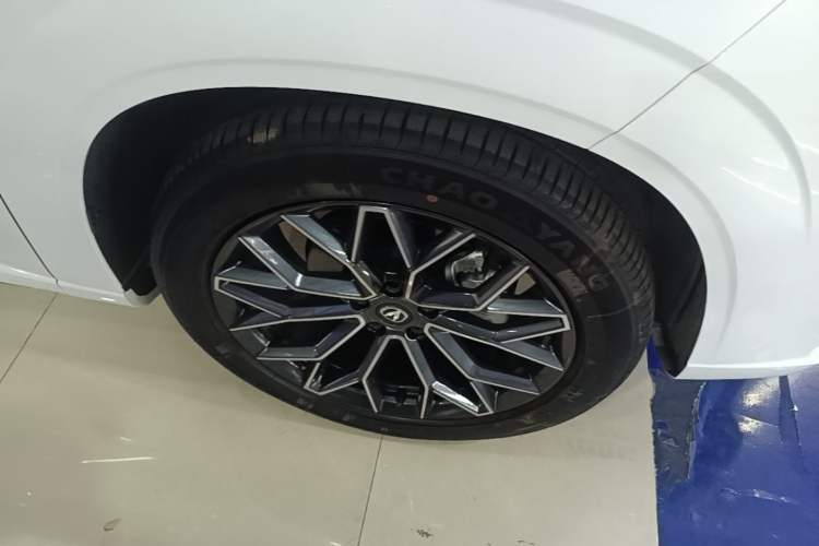 Used CHANGAN UNI-Z 2025 1.5T Premium Edition Right Front Wheel Hub