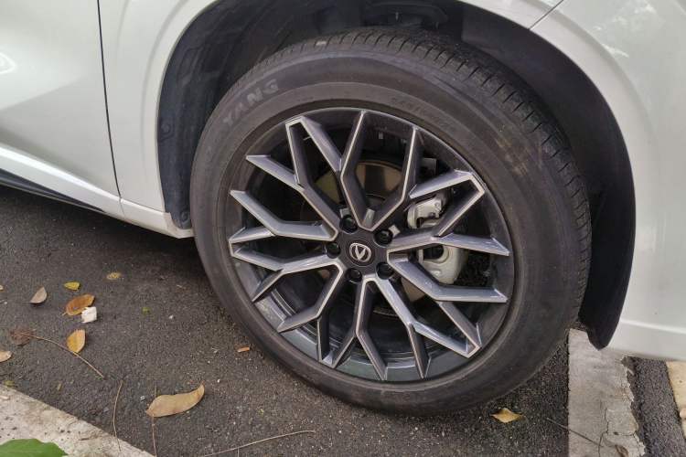 Used CHANGAN UNI-Z 2025 1.5T Luxury Version Right Front Wheel Hub