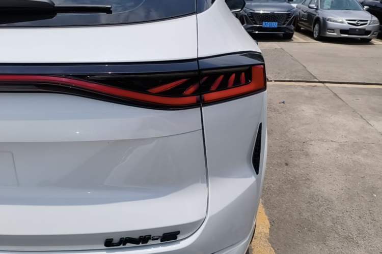 Used CHANGAN UNI-Z 2025 1.5T Premium Edition Right Rear Taillight