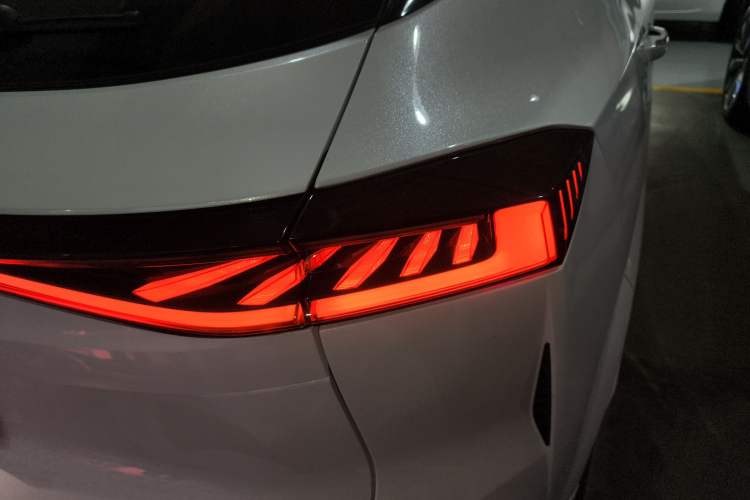 Used CHANGAN UNI-Z 2025 1.5T Premium Edition Right Rear Taillight