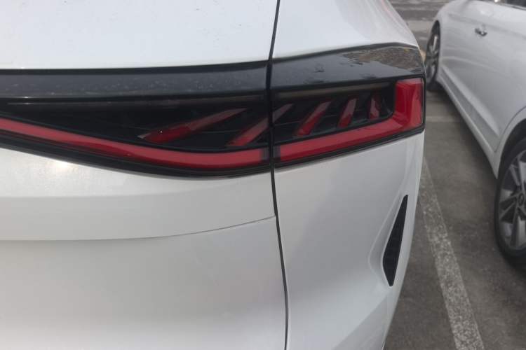 Used CHANGAN UNI-Z 2025 1.5T Premium Edition Right Rear Taillight
