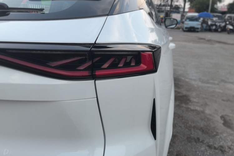 Used CHANGAN UNI-Z 2025 1.5T Luxury Version Right Rear Taillight