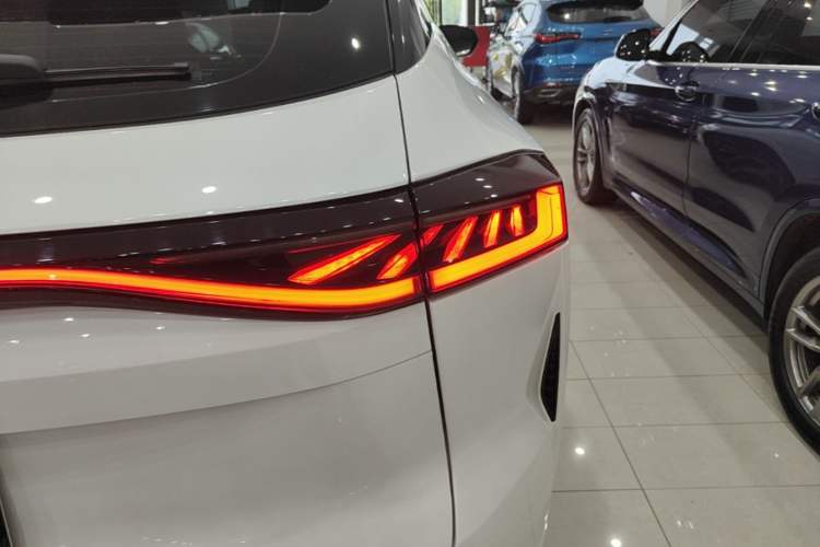 Used CHANGAN UNI-Z 2025 1.5T Luxury Version Right Rear Taillight