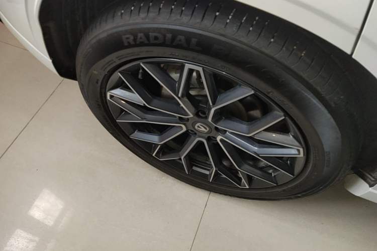 Used CHANGAN UNI-Z 2025 1.5T Luxury Version Right Rear Wheel Hub