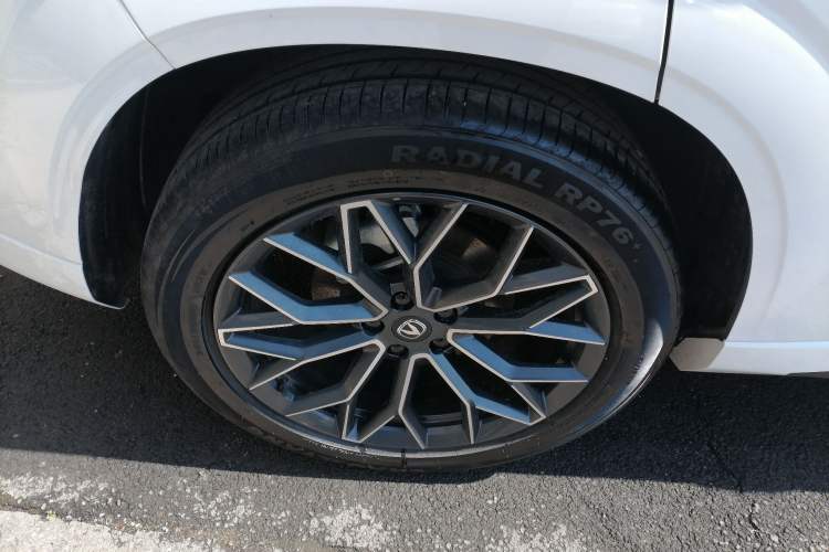 Used CHANGAN UNI-Z 2025 1.5T Luxury Version Right Rear Wheel Hub